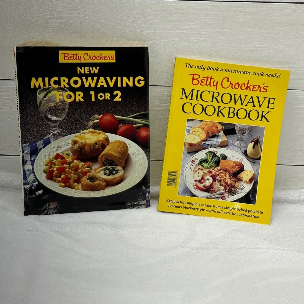 Betty Crocker Microwave Cookbook Lot‎ 2 Books 1980s 1990s Yellow Good Vintage